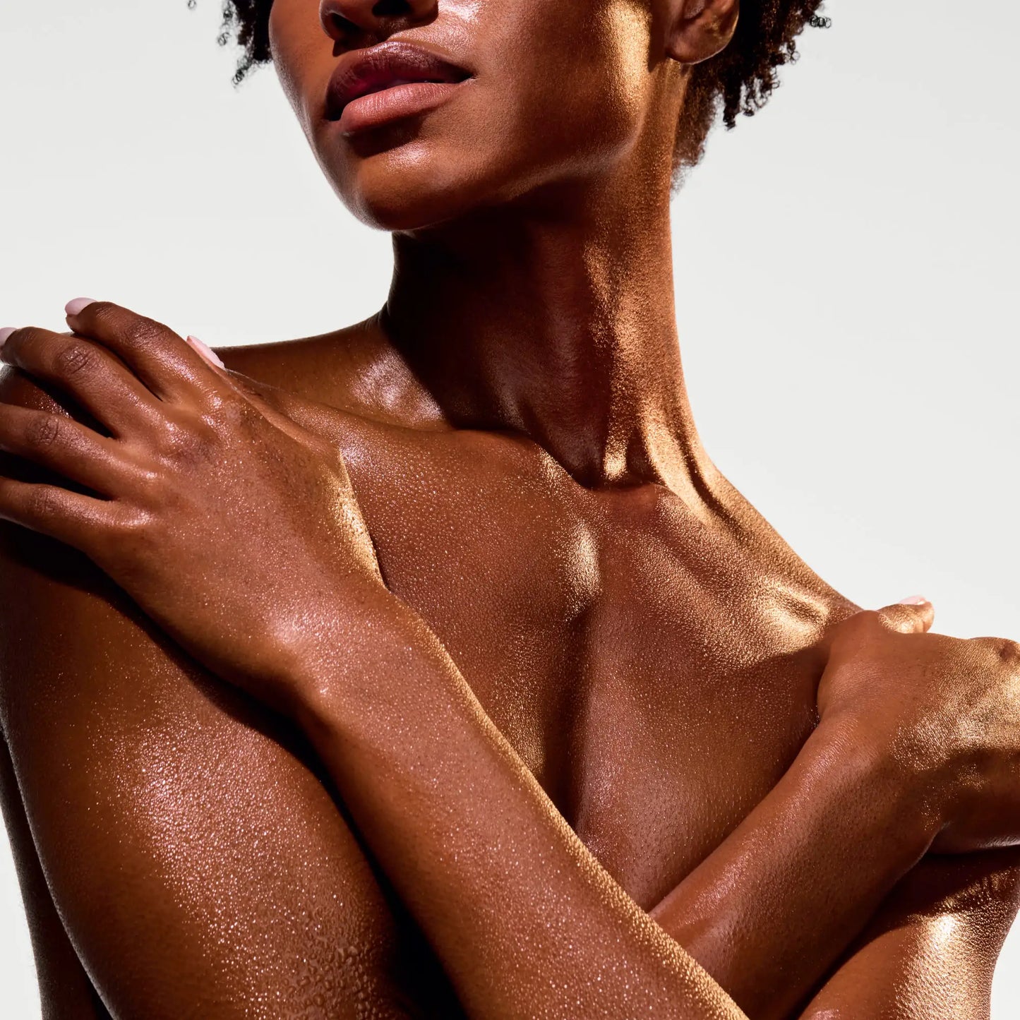 the-glow-getter-multi-oil-body-scrub-b6 NATR-40028-Alt-Image-The_Glow_Getter_Multi-Oil_Body_Scrub-06_1.webp